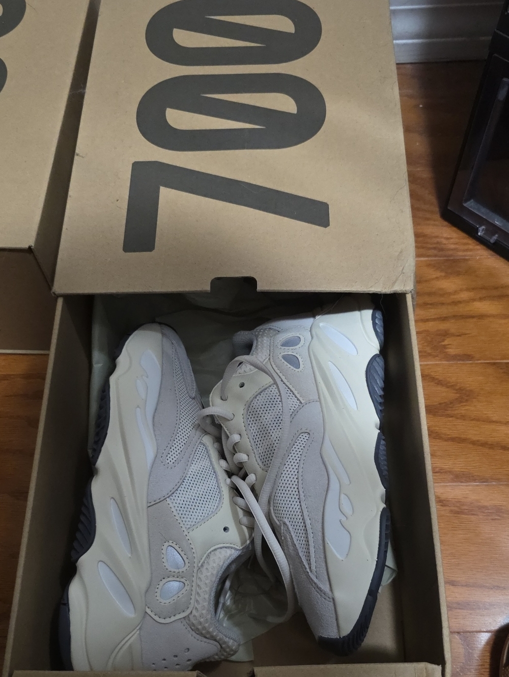 Yeezy Boost 700 Analog